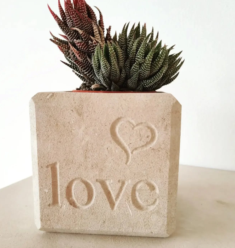 Portafiori in pietra leccese