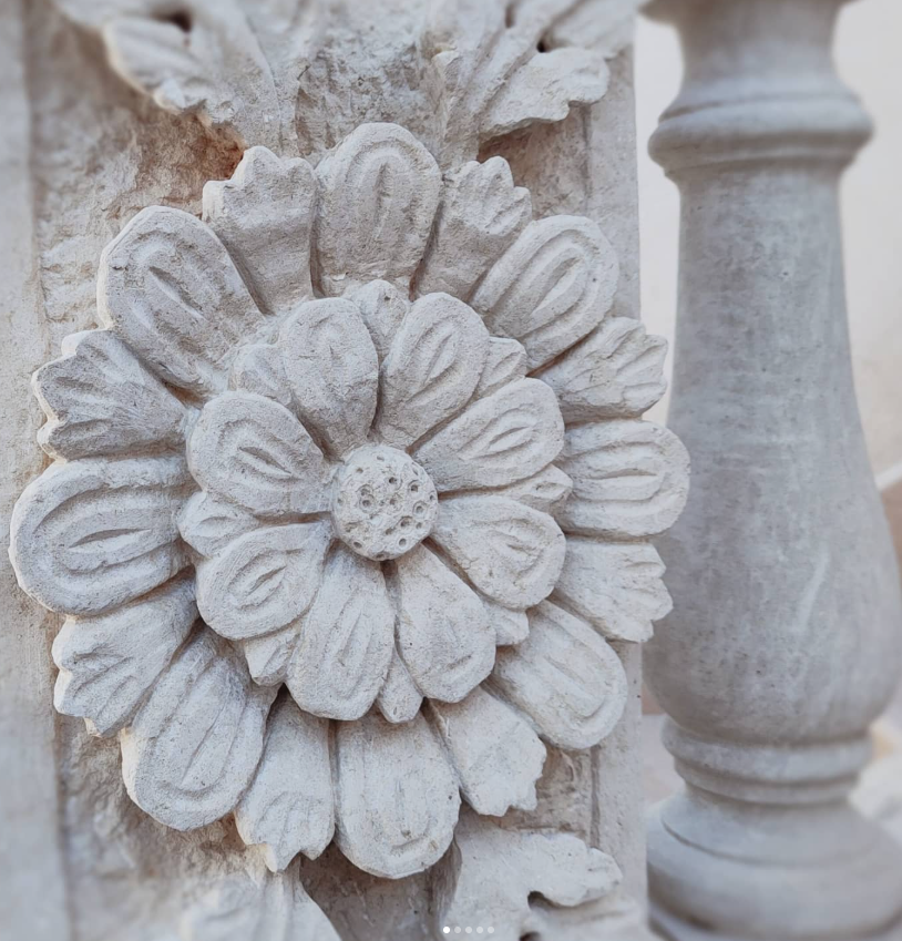 Fiore in pietra leccese